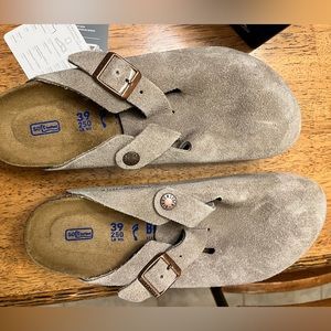 Brand new taupe suede Boston Birkenstocks size 39 narrow